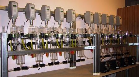 Laboratory scale solvent extraction pilot plant with 10 stages.