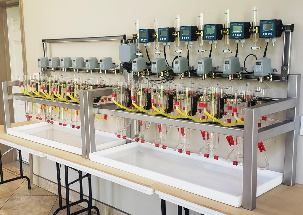 Solvent extraction pilot plant with 12 mixer-settlers, 6 pH controllers and 4 peristaltic metering pumps