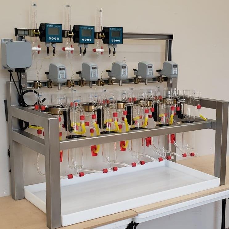 Solvent extraction pilot plant with 5 mixer-settlers, 3 pH controllers and 3 peristaltic metering pumps